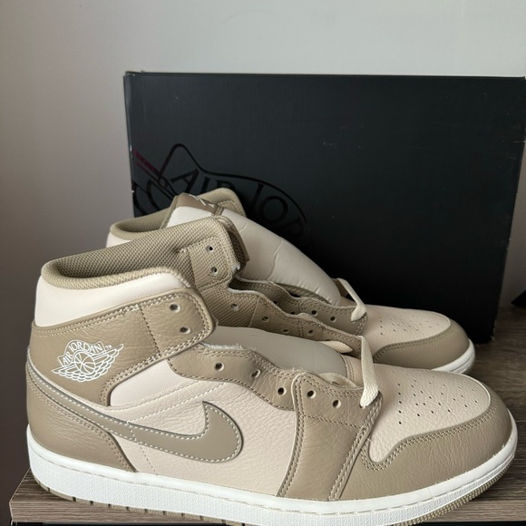 Jordan Other - Air Jordan 1 Mid Men’s 11.5 NEW Sneaker Sneakers Shoes